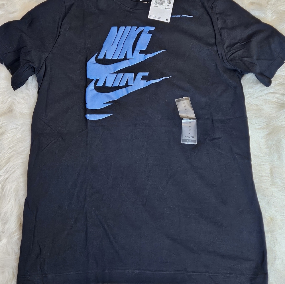 NIKE ESSENTIAL TEE